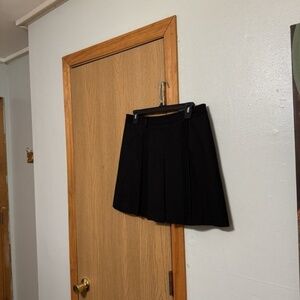 The Limited Size 4 Solid Black Above-Knee Pleated A-Line Skirt - EUC